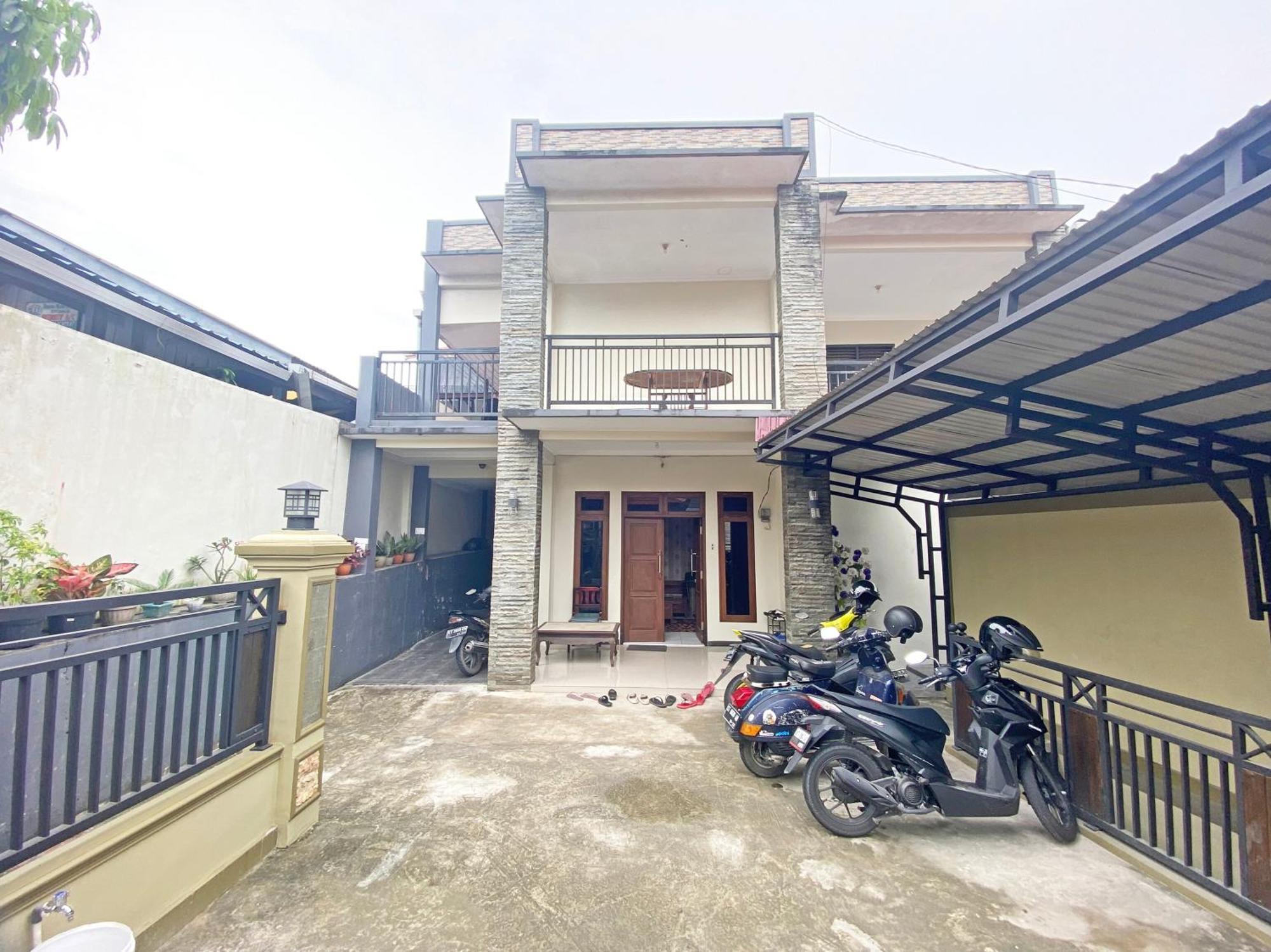 Hotel Spot On 92042 Sumber Rejo 2*