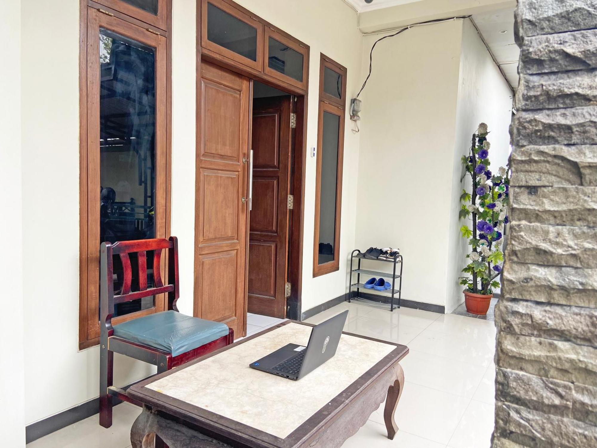 Spot On 92042 Sumber Rejo Hotel
